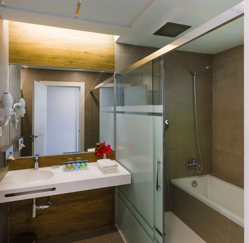 Playalinda Hotel — Hotel rooms in Roquetas de Mar, Andalusia