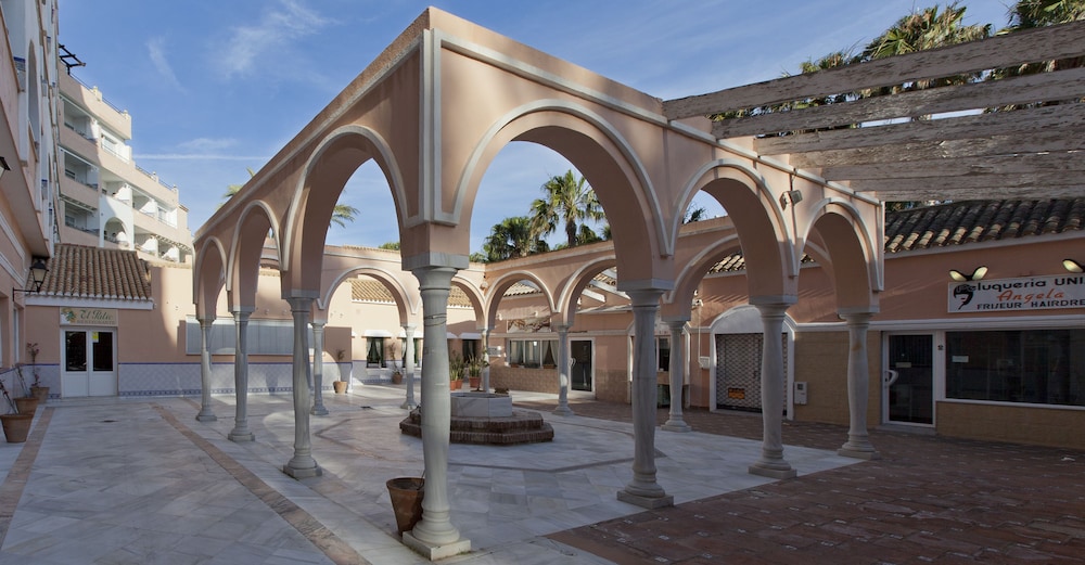 Playalinda Hotel — Hotel building in Roquetas de Mar, Andalusia
