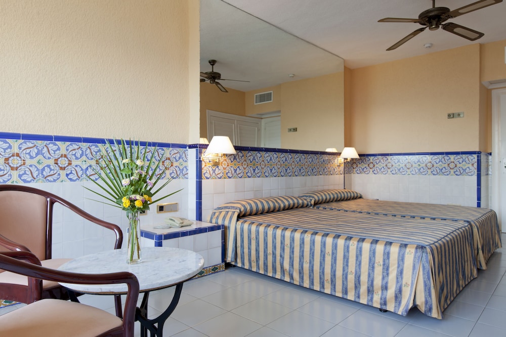 Playalinda Hotel — Hotel rooms in Roquetas de Mar, Andalusia