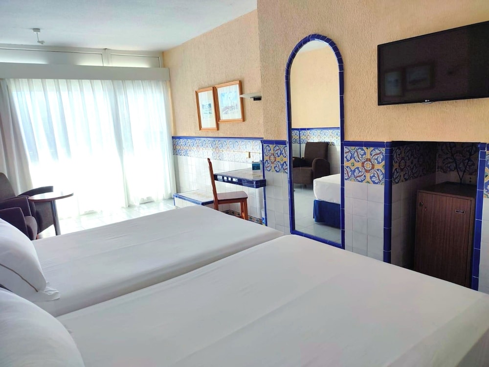 Playalinda Hotel — Hotel rooms in Roquetas de Mar, Andalusia