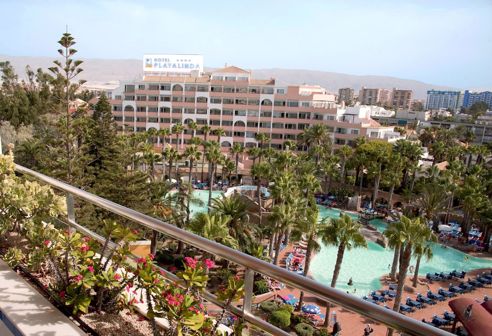 Playalinda Hotel — Swimming pool in Roquetas de Mar, Andalusia