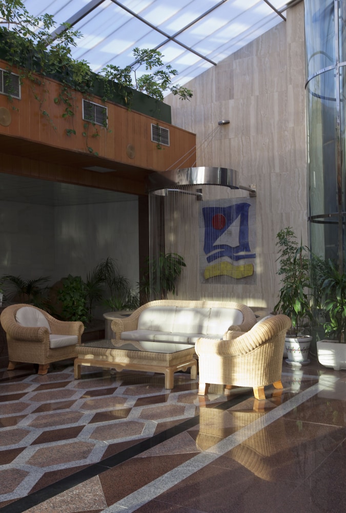 Playalinda Hotel — Hotel building in Roquetas de Mar, Andalusia