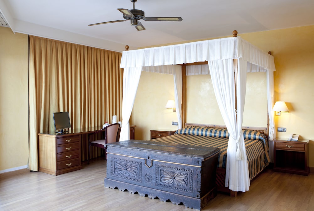 Playalinda Hotel — Hotel rooms in Roquetas de Mar, Andalusia