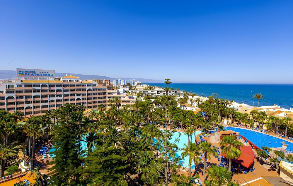 Playalinda Hotel — Swimming pool in Roquetas de Mar, Andalusia