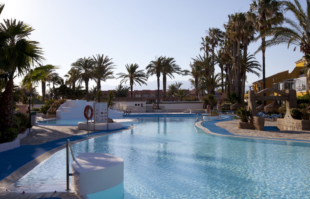 Playalinda Hotel — Swimming pool in Roquetas de Mar, Andalusia