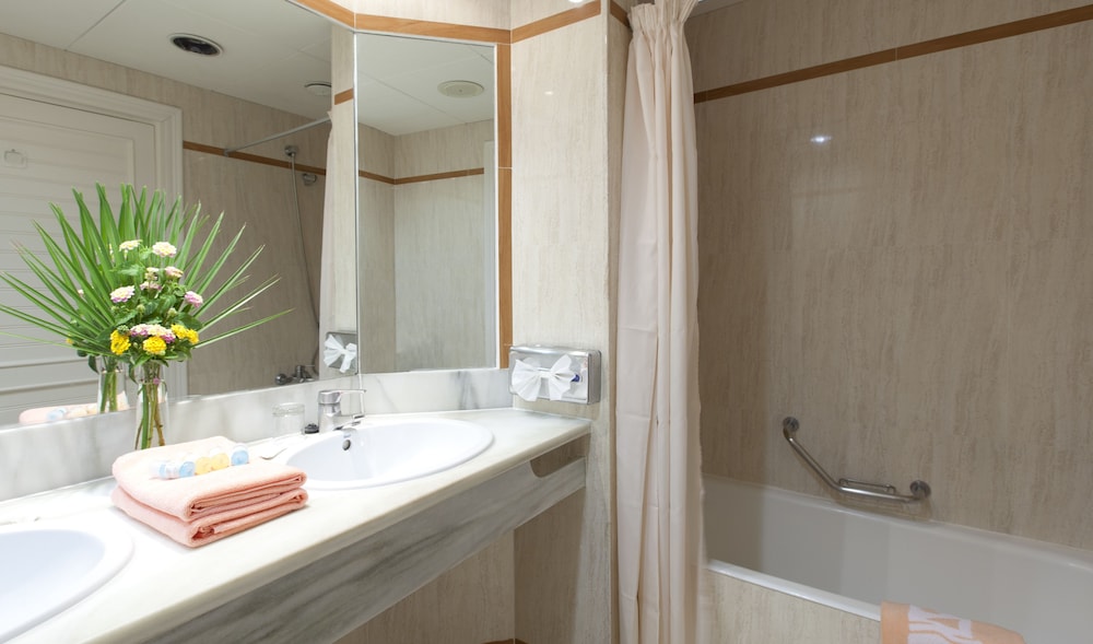 Playalinda Hotel — Hotel rooms in Roquetas de Mar, Andalusia