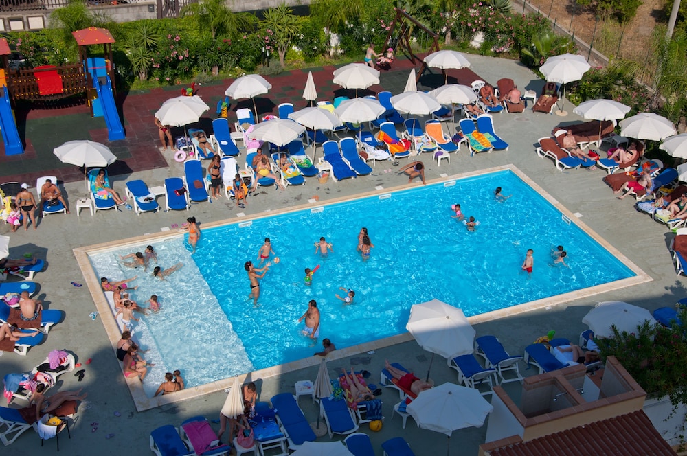 Hotel Caesar Palace — Swimming pool in Giardini Naxos, Sicily