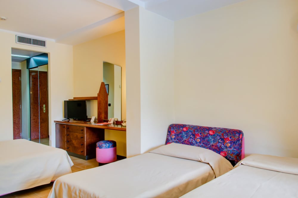 Hotel Caesar Palace — Hotel rooms in Giardini Naxos, Sicily