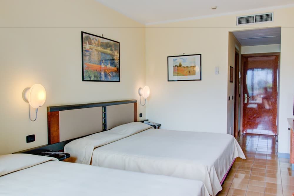 Hotel Caesar Palace — Hotel rooms in Giardini Naxos, Sicily