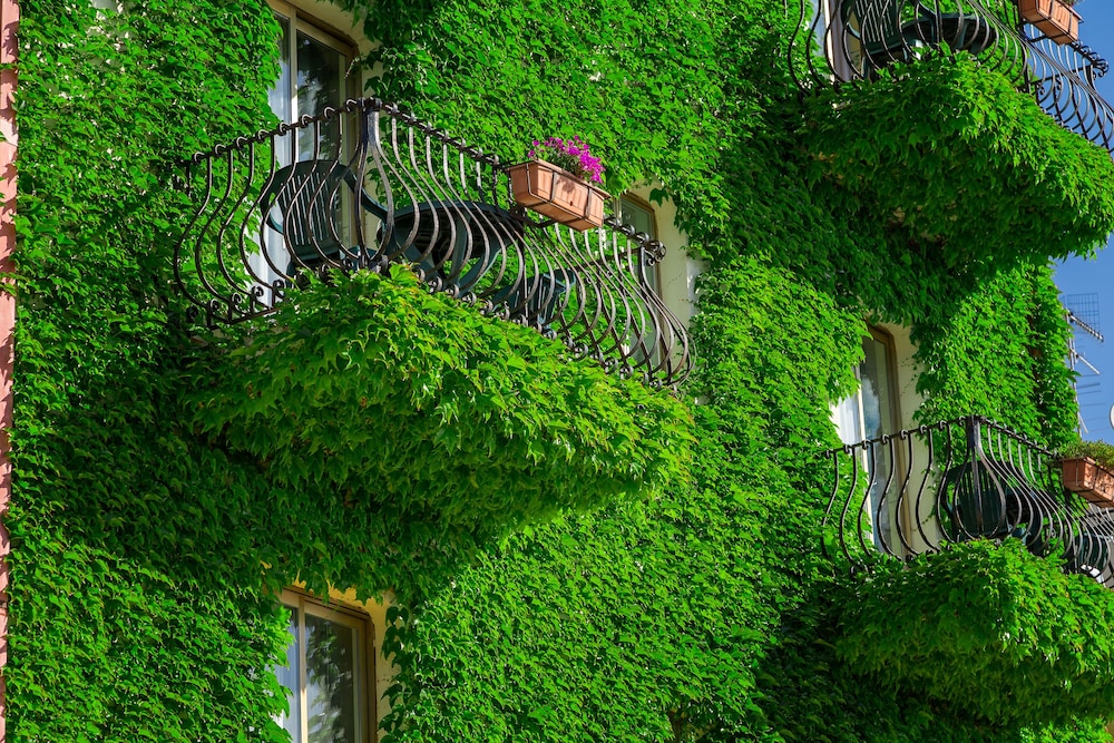 Hotel Caesar Palace — Hotel building in Giardini Naxos, Sicily
