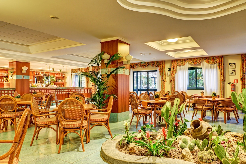 Hotel Caesar Palace — Restaurant & bars in Giardini Naxos, Sicily