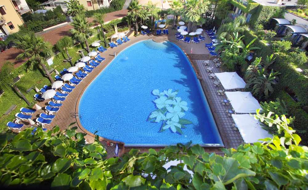 Hotel Caesar Palace — Swimming pool in Giardini Naxos, Sicily
