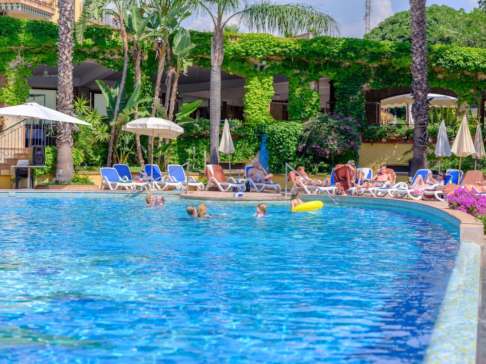 Hotel Caesar Palace — Swimming pool in Giardini Naxos, Sicily