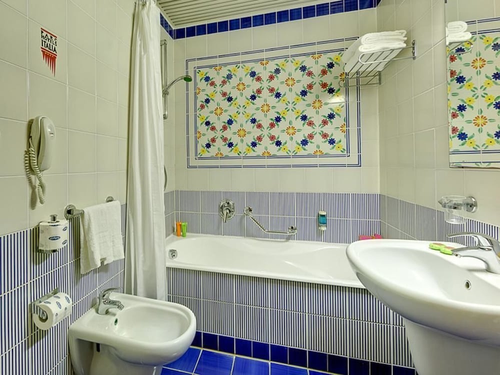 Hotel Caesar Palace — Hotel rooms in Giardini Naxos, Sicily