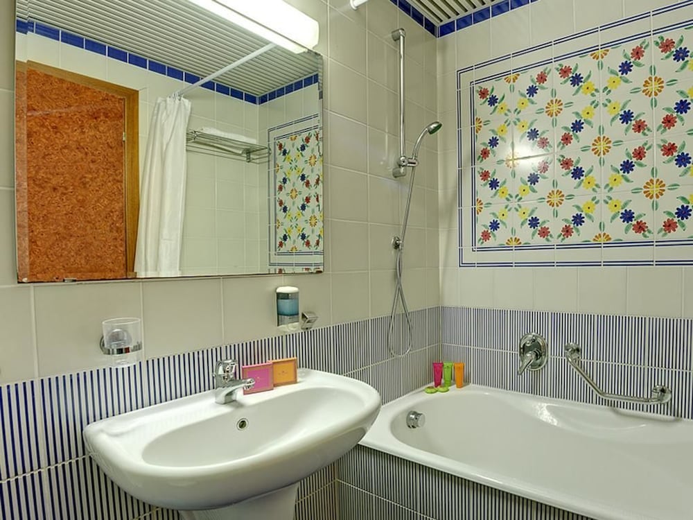 Hotel Caesar Palace — Hotel rooms in Giardini Naxos, Sicily