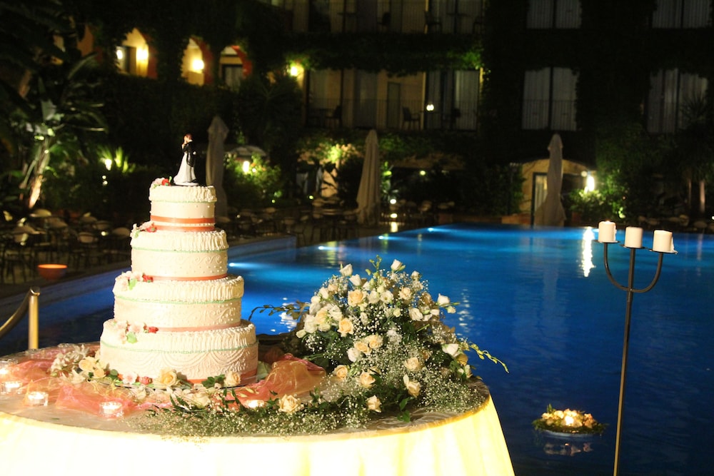 Hotel Caesar Palace — Hotel building in Giardini Naxos, Sicily