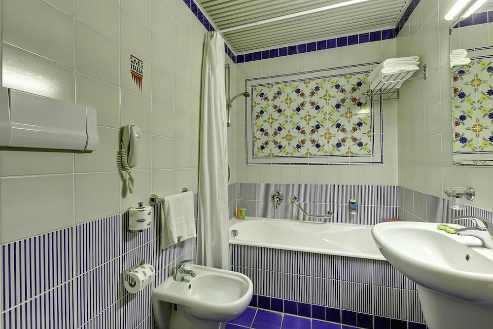 Hotel Caesar Palace — Hotel rooms in Giardini Naxos, Sicily