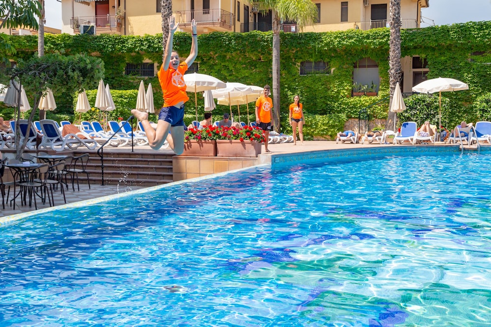 Hotel Caesar Palace — Swimming pool in Giardini Naxos, Sicily