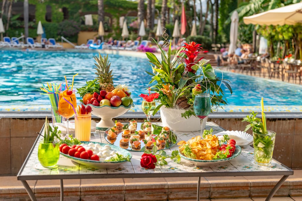 Hotel Caesar Palace — Swimming pool in Giardini Naxos, Sicily