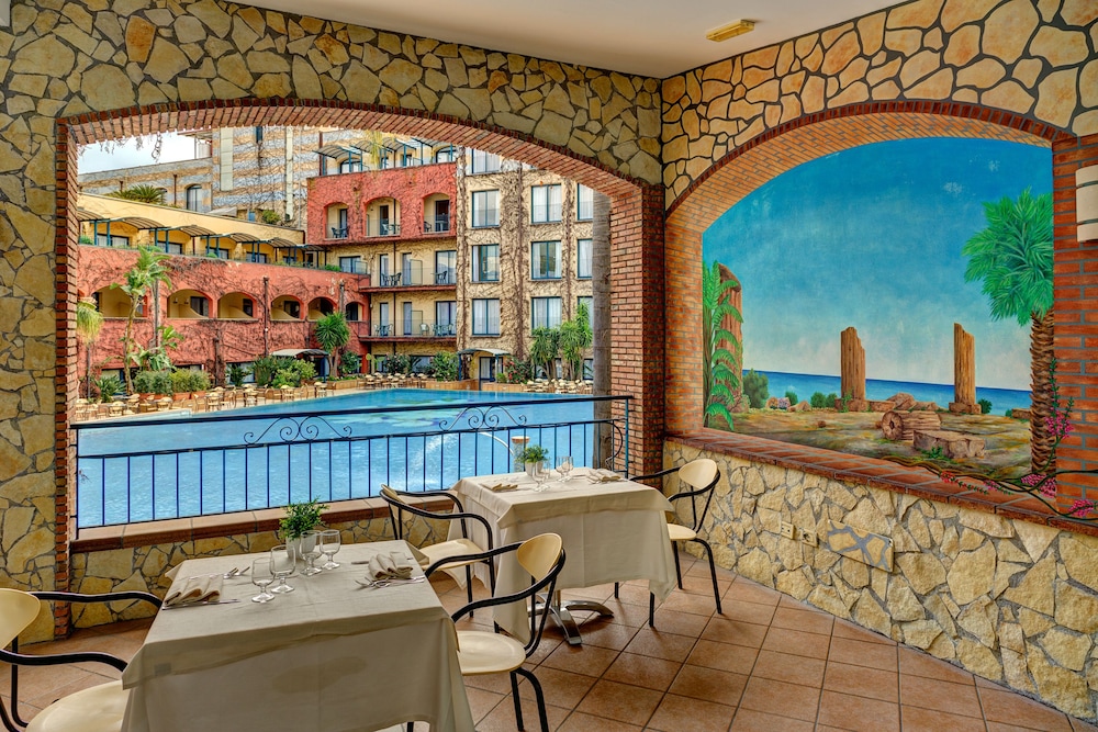 Hotel Caesar Palace — Restaurant & bars in Giardini Naxos, Sicily