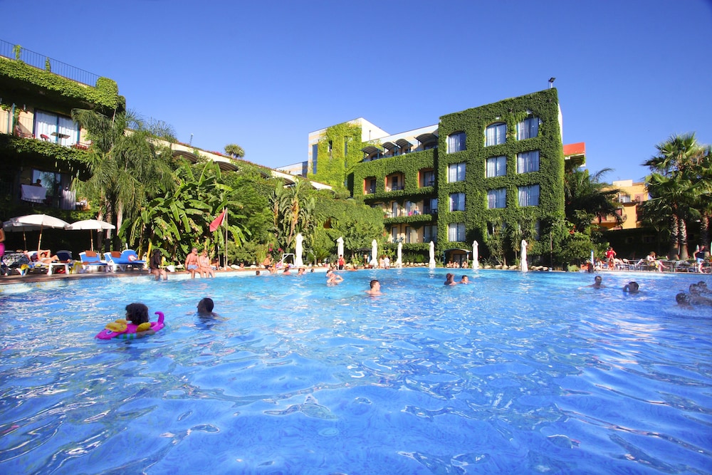 Hotel Caesar Palace — Swimming pool in Giardini Naxos, Sicily