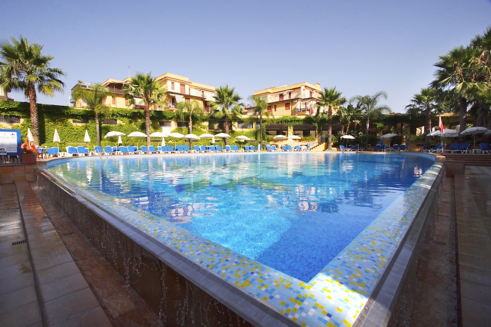 Hotel Caesar Palace — Swimming pool in Giardini Naxos, Sicily