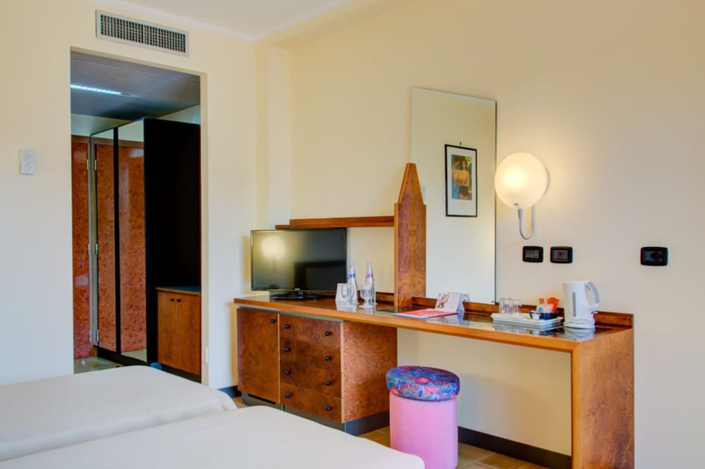 Hotel Caesar Palace — Hotel rooms in Giardini Naxos, Sicily