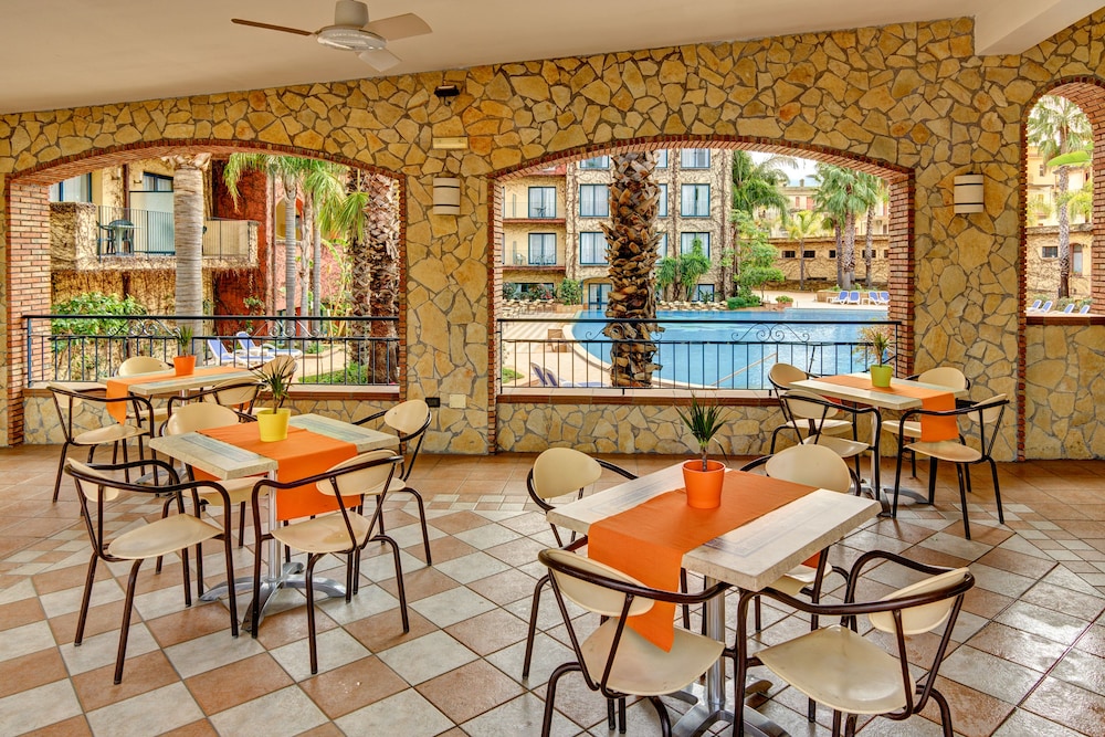 Hotel Caesar Palace — Restaurant & bars in Giardini Naxos, Sicily