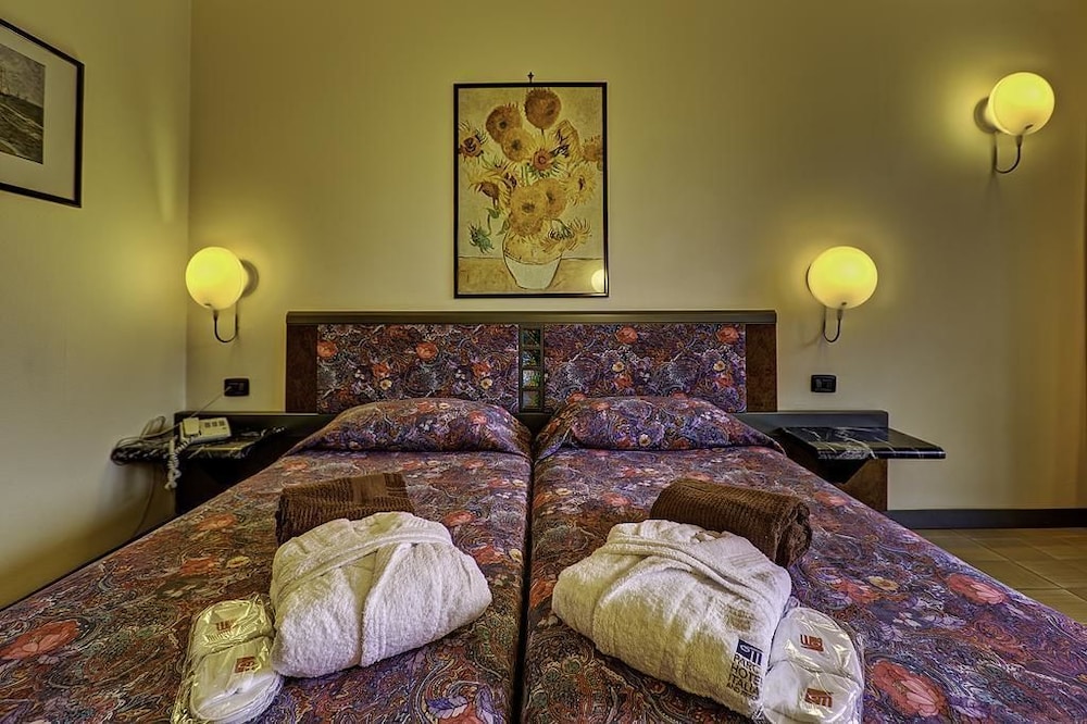 Hotel Caesar Palace — Hotel rooms in Giardini Naxos, Sicily