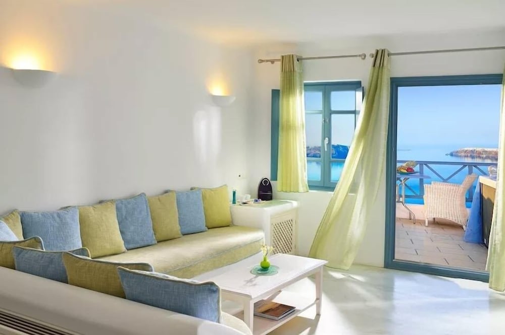 Absolute Bliss — Hotel rooms in Imerovigli, South Aegean