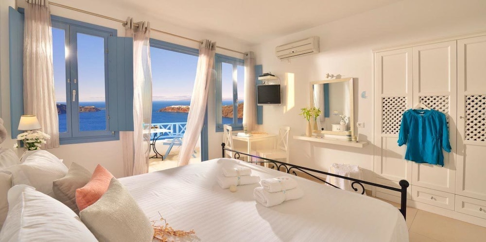 Absolute Bliss — Hotel rooms in Imerovigli, South Aegean