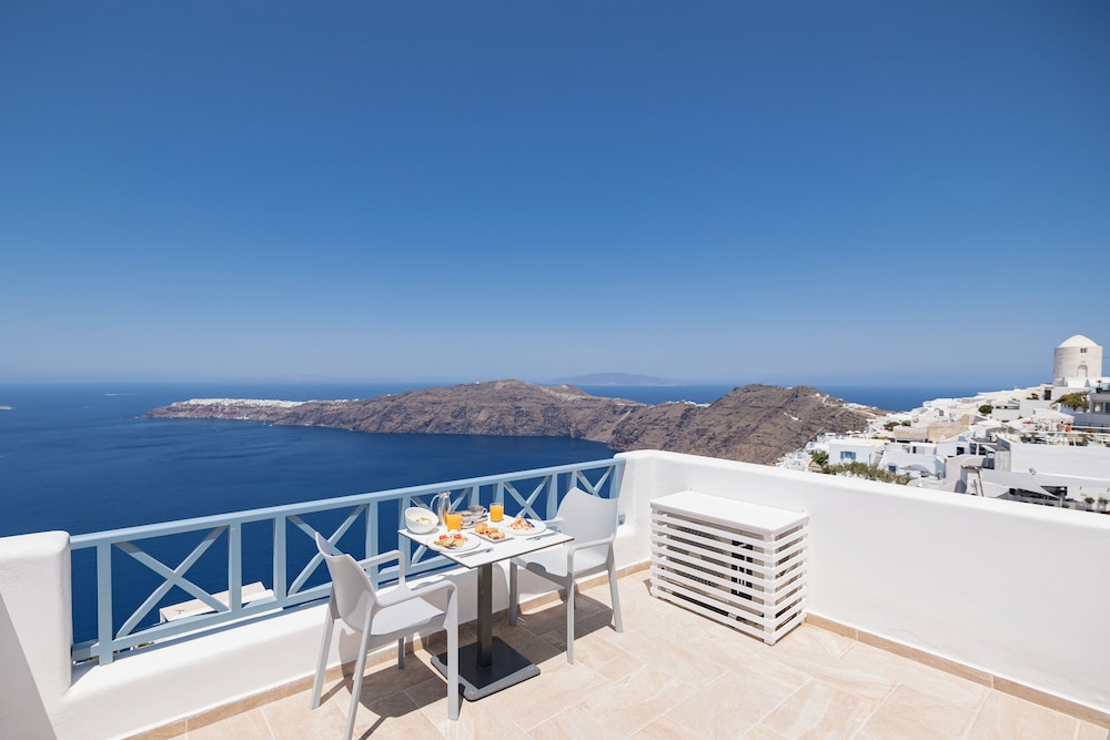 Absolute Bliss — Hotel rooms in Imerovigli, South Aegean