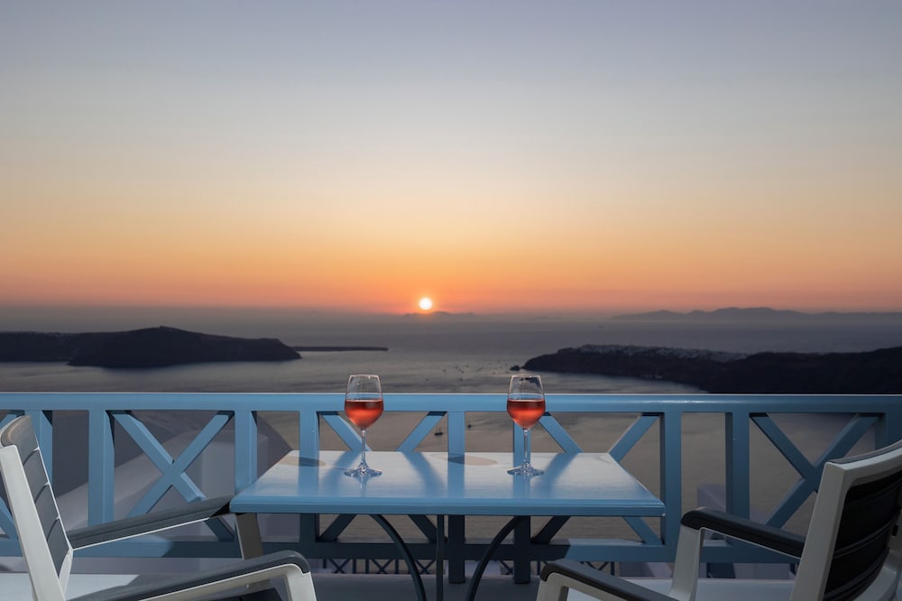 Absolute Bliss — Restaurant & bars in Imerovigli, South Aegean