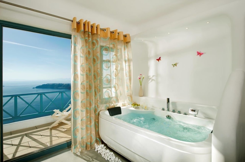 Absolute Bliss — Hotel rooms in Imerovigli, South Aegean
