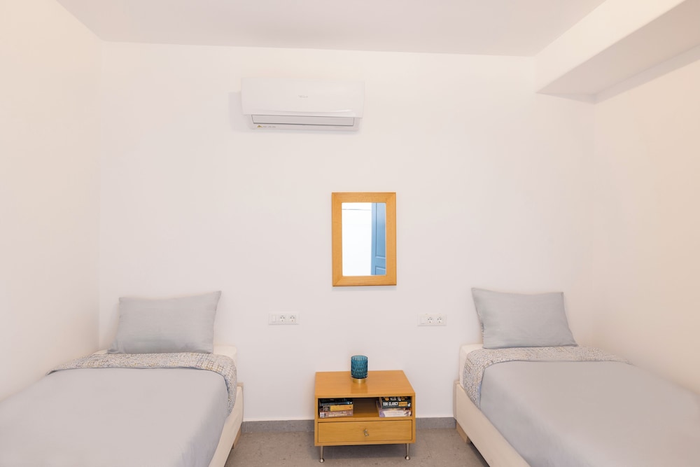 Absolute Bliss — Hotel rooms in Imerovigli, South Aegean