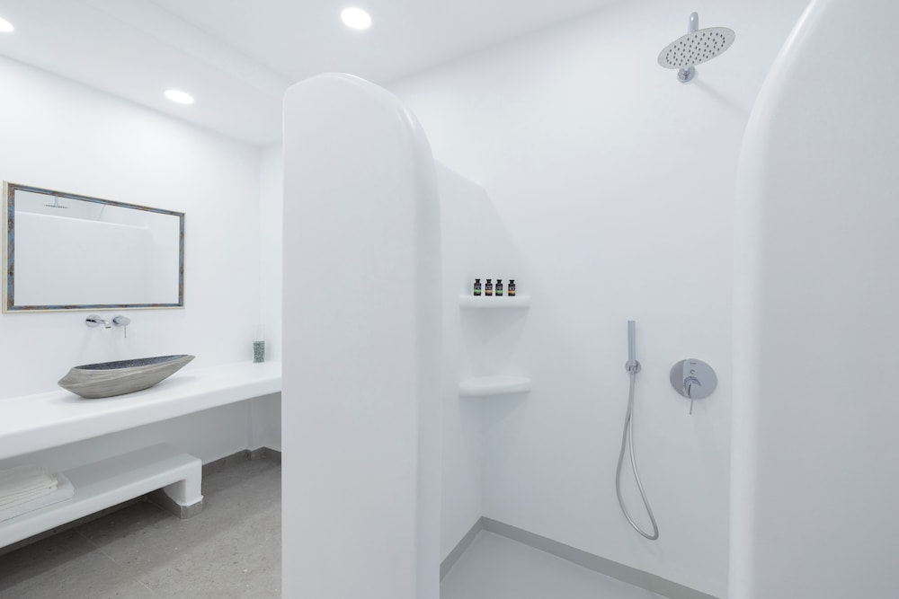 Absolute Bliss — Hotel rooms in Imerovigli, South Aegean