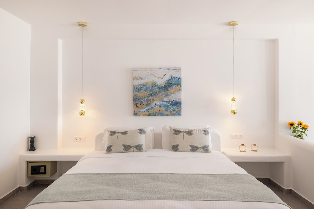 Absolute Bliss — Hotel rooms in Imerovigli, South Aegean