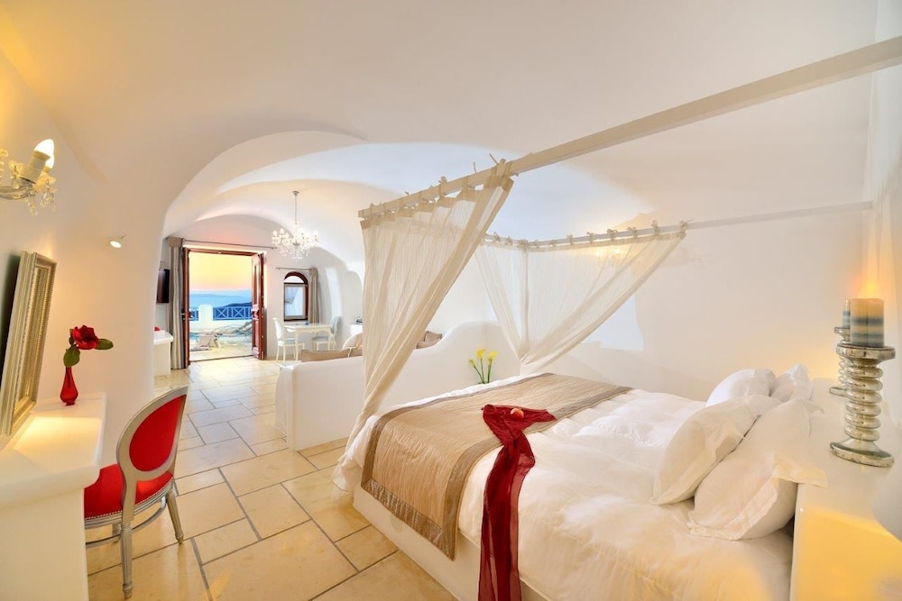 Absolute Bliss — Hotel rooms in Imerovigli, South Aegean
