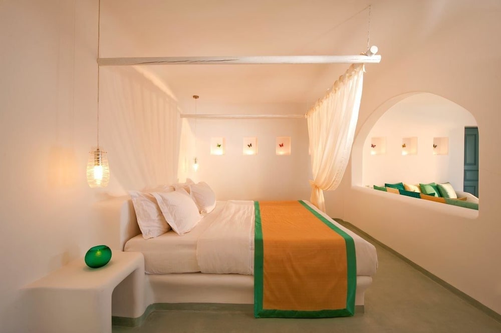 Absolute Bliss — Hotel rooms in Imerovigli, South Aegean