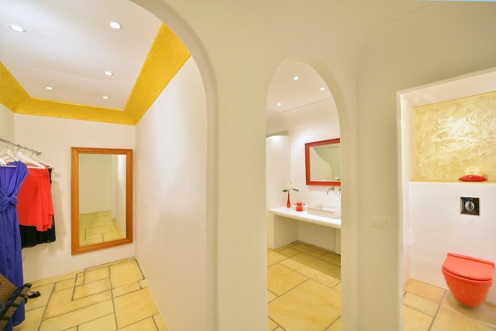 Absolute Bliss — Hotel rooms in Imerovigli, South Aegean
