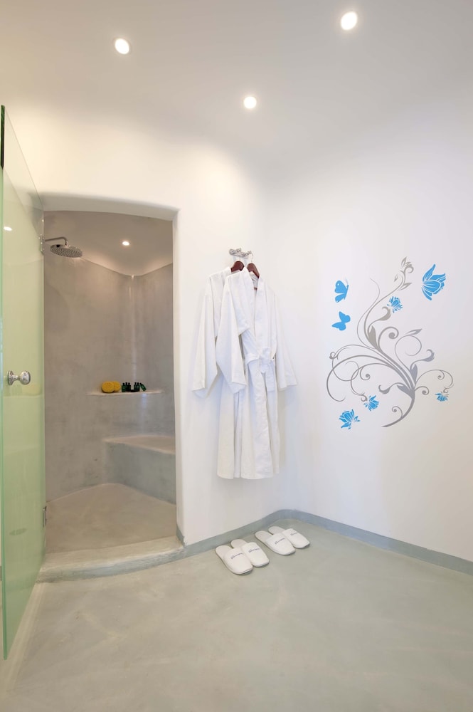 Absolute Bliss — Hotel rooms in Imerovigli, South Aegean