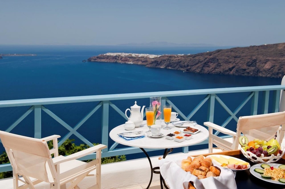 Absolute Bliss — Restaurant & bars in Imerovigli, South Aegean