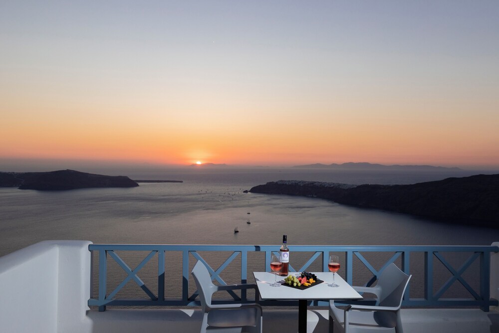 Absolute Bliss — Restaurant & bars in Imerovigli, South Aegean