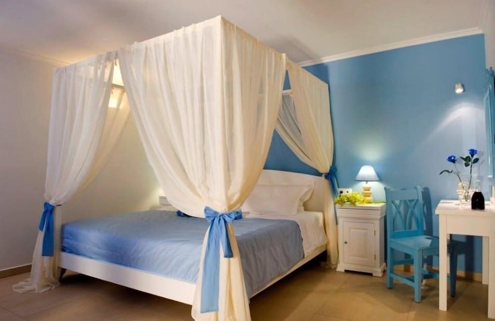 Absolute Bliss — Hotel rooms in Imerovigli, South Aegean