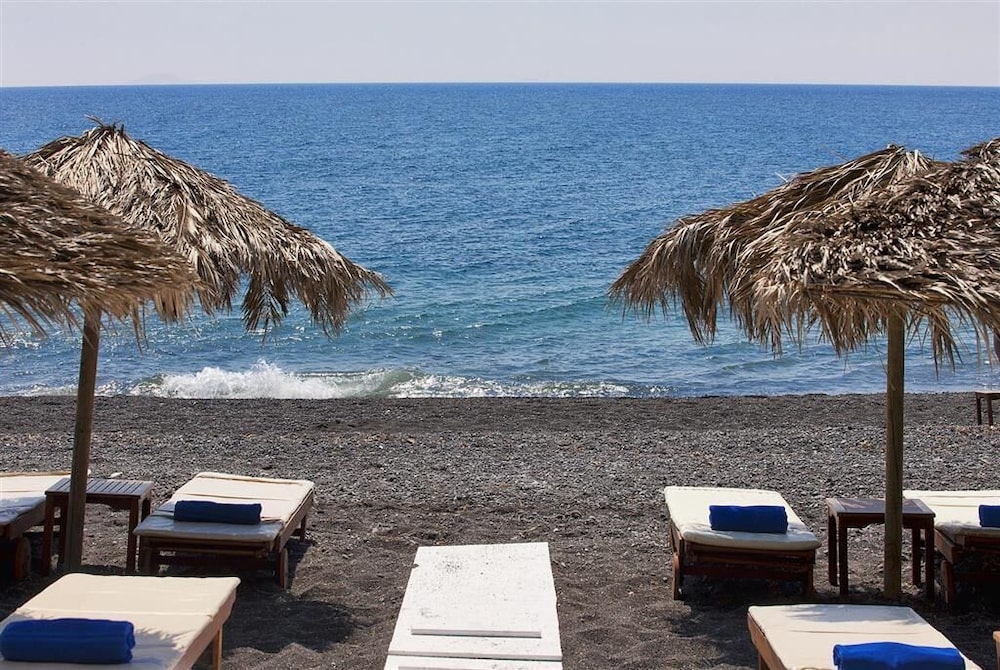 Alesahne Beach — Beach in Kamari, South Aegean