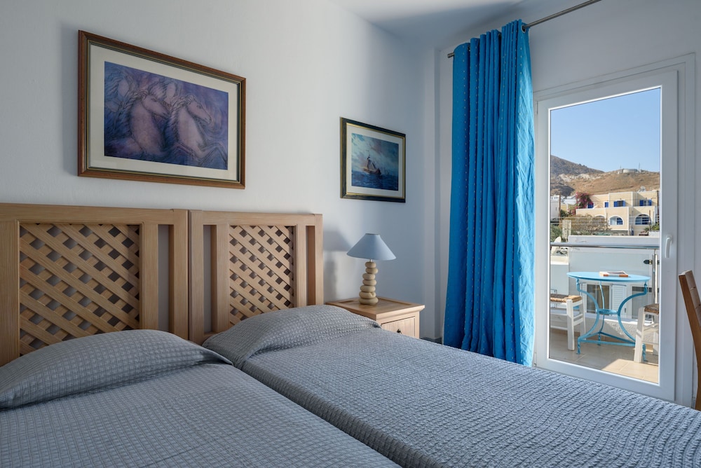 Alesahne Beach — Hotel rooms in Kamari, South Aegean