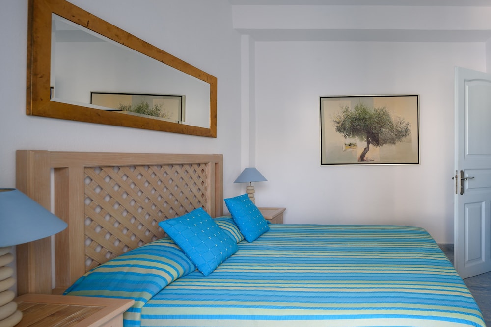 Alesahne Beach — Hotel rooms in Kamari, South Aegean