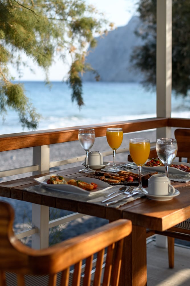 Alesahne Beach — Restaurant & bars in Kamari, South Aegean