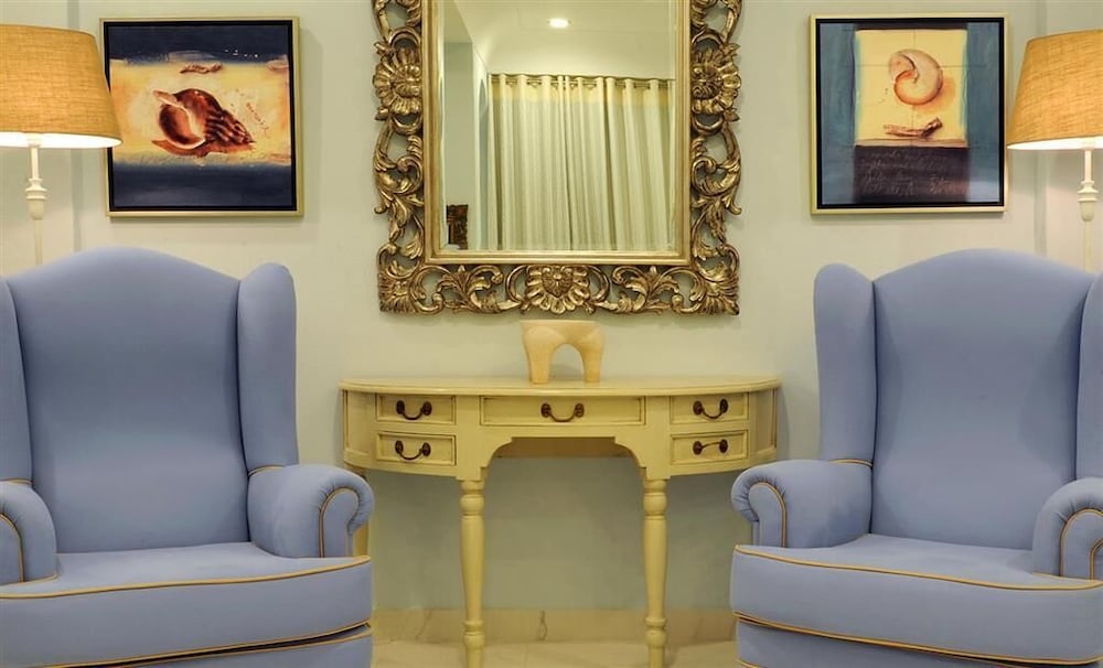 Alesahne Beach — Hotel rooms in Kamari, South Aegean