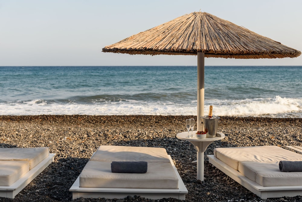 Alesahne Beach — Beach in Kamari, South Aegean